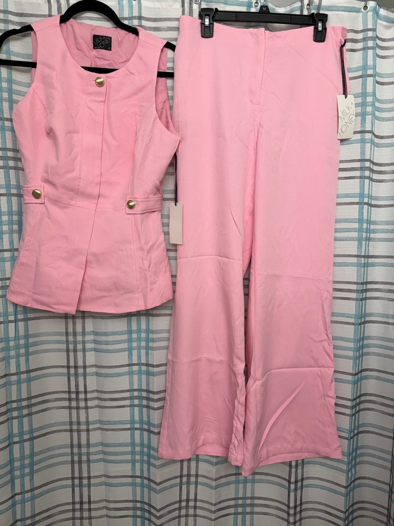 Sleeveless Pink Wide-Leg Pant Set With Gold Buttons